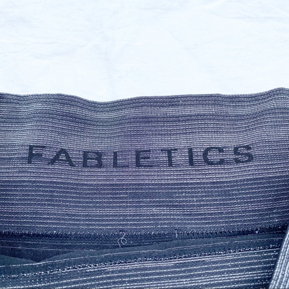 Fabletics Seamless Printed Capri - Picture 4 of 8